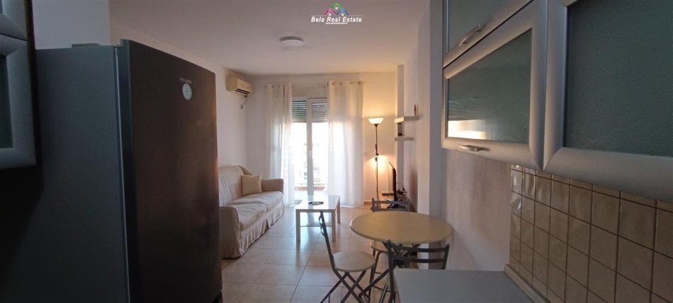 Tirane, jepet me qera apartament 1+1+Ballkon Kati 5, 63 m² 500 € (21 DHJETORI)