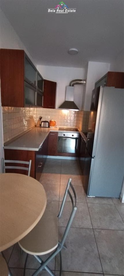 Tirane, jepet me qera apartament 1+1+Ballkon Kati 5, 63 m² 500 € (21 DHJETORI)