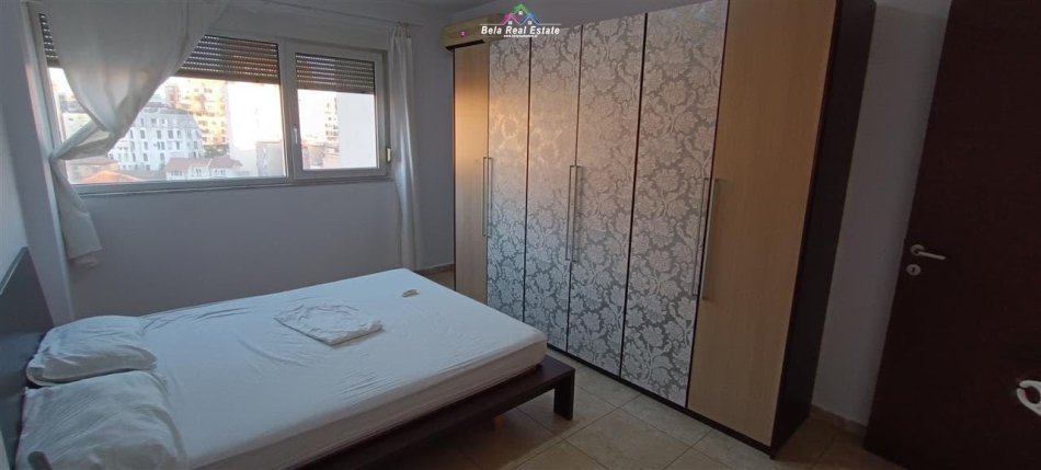 Tirane, jepet me qera apartament 1+1+Ballkon Kati 5, 63 m² 500 € (21 DHJETORI)