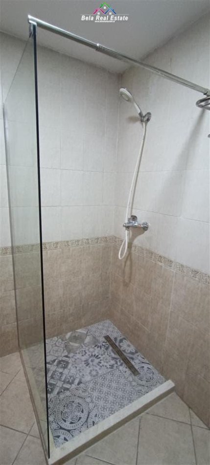 Tirane, jepet me qera apartament 1+1+Ballkon Kati 5, 63 m² 500 € (21 DHJETORI)