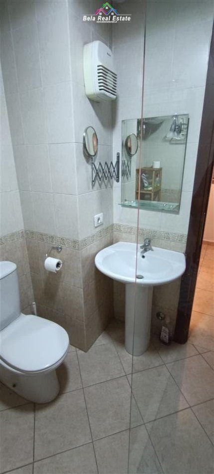 Tirane, jepet me qera apartament 1+1+Ballkon Kati 5, 63 m² 500 € (21 DHJETORI)