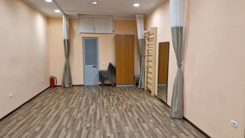 Tirane, shes dyqan Kati 0, 43 m² 129.000 € (Rruga Haxhi Hysen Dalliu, prane prokurorise se Tiranes, prane rruges mine peza)