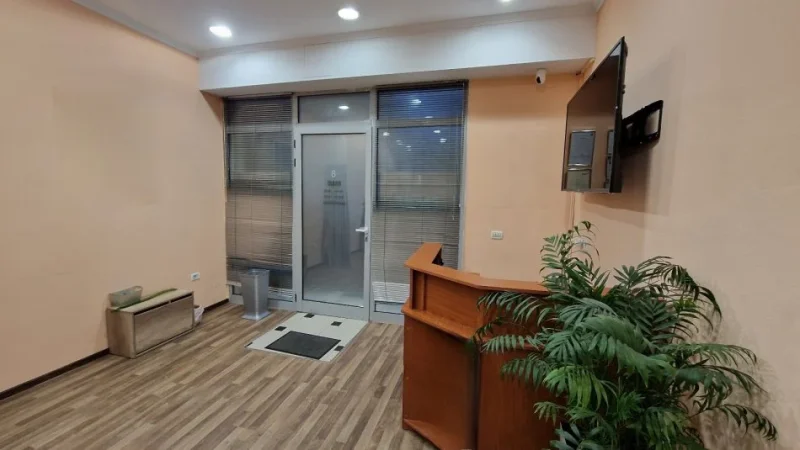 Tirane, shes dyqan Kati 0, 43 m² 129.000 € (Rruga Haxhi Hysen Dalliu, prane prokurorise se Tiranes, prane rruges mine peza)