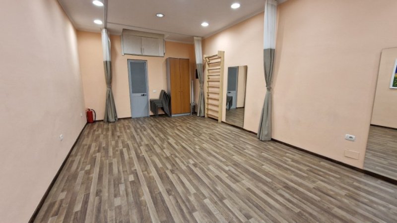 Tirane, shes dyqan Kati 0, 43 m² 134.000 € (Rruga Haxhi Hysen Dalliu, prane prokurorise se Tiranes, prane rruges mine peza)