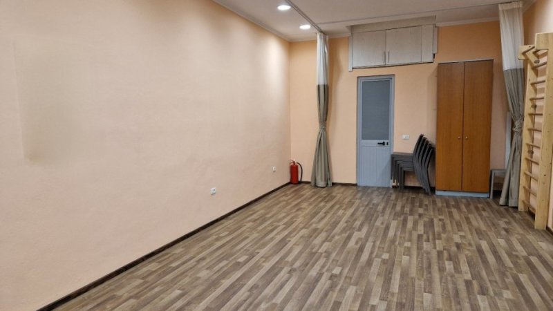 Tirane, shes dyqan Kati 0, 43 m² 134.000 € (Rruga Haxhi Hysen Dalliu, prane prokurorise se Tiranes, prane rruges mine peza)
