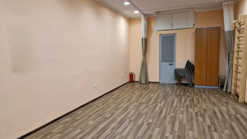 Tirane, shes dyqan Kati 0, 43 m² 129.000 € (Rruga Haxhi Hysen Dalliu, prane prokurorise se Tiranes, prane rruges mine peza)