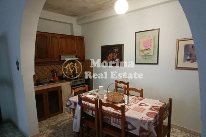 Tirane, jepet me qera apartament 2+1 Kati 2, 132 m² 600 € (Bulevardi Zogu i Pare)
