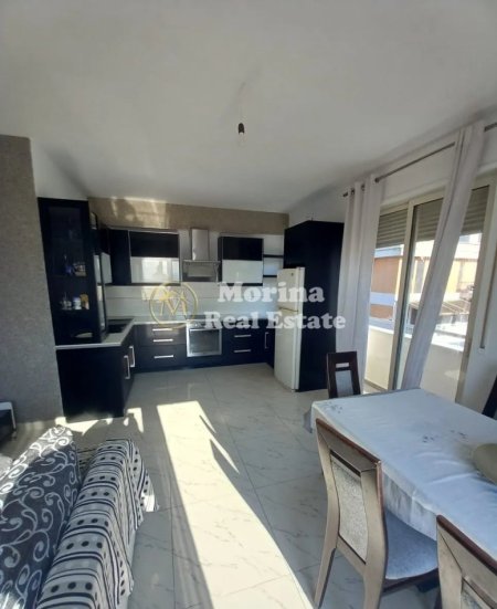 Tirane, jepet me qera apartament duplex 4+1 Kati 6, 145 m² 500 € (Fresku)