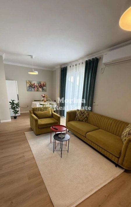 Tirane, jepet me qera apartament 1+1 Kati 7, 85 m² 400 € (Fresku)