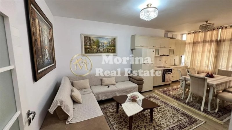 Tirane, jepet me qera apartament 3+1 Kati 5, 120 m² 900 € (Irfan Tomini)