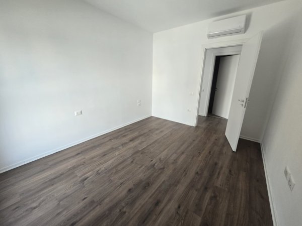 Tirane, jepet me qera apartament 2+1+Ballkon Kati 1, 96 m² 650 € (Dom Bosko)