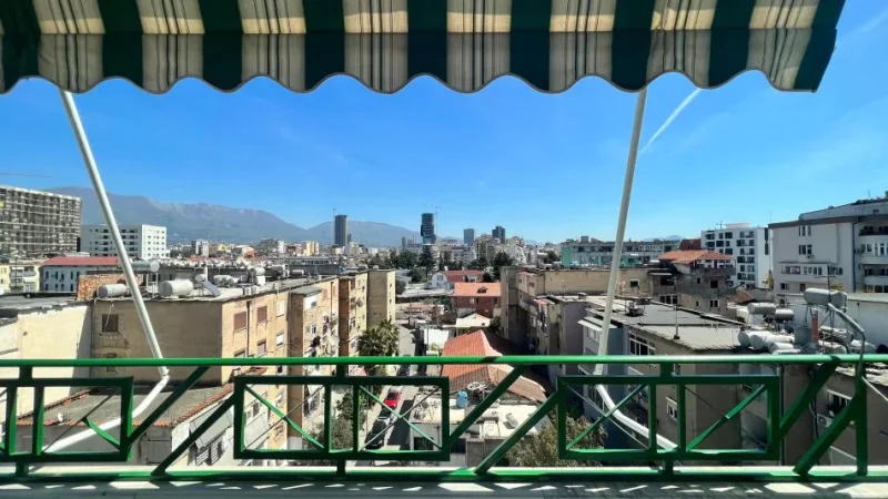 Tirane, jepet me qera apartament 1+1+Ballkon , 65 € (Rruga e Durresit)