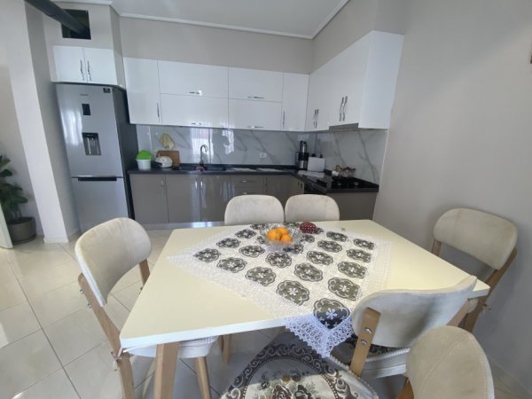 Tirane, jepet me qera Vile 3 Katshe Kati 3, 500 m² 4.000 € (Teg)