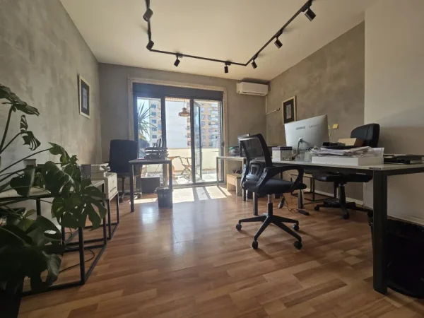 Tirane, jepet me qera zyre Kati 4, 100 m² 1.000 € (9 Kateshet)