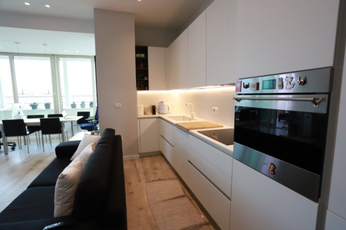 Tirane, jepet me qera apartament 2+1+Ballkon Kati 11, 137 m² 1.000 € (Selvia)