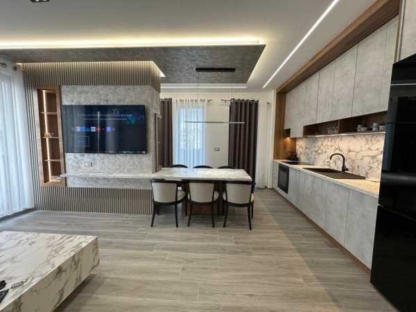 Tirane, jepet me qera apartament 2+1+Ballkon Kati 5, 107 m² 1.500 € (Shkolla e Kuqe)