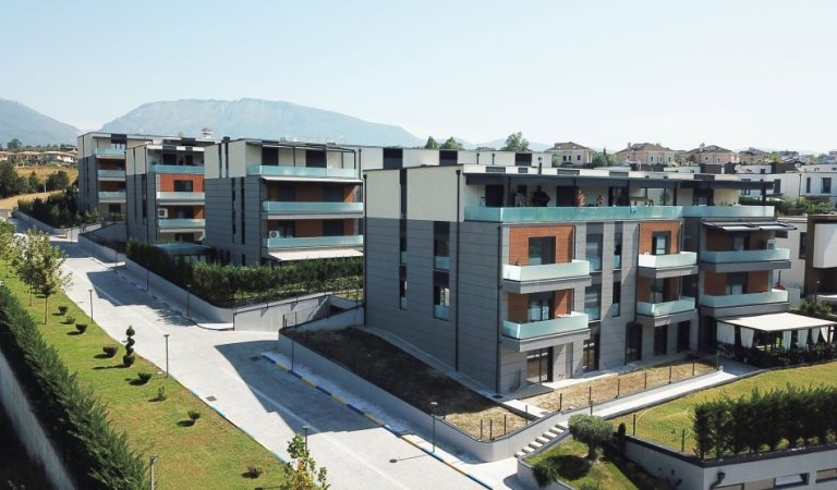Tirane, shitet 1+1+Ballkon Kati 3, 180.000 € (TEG)
