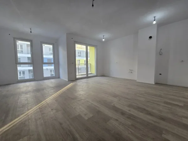 Tirane, shitet apartament 2+1+Ballkon Kati 6, 115.000 € (Univers City)