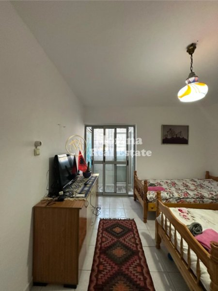 Tirane, jepet me qera apartament 1+1 Kati 1, 55 m² 350 € (Brryli)