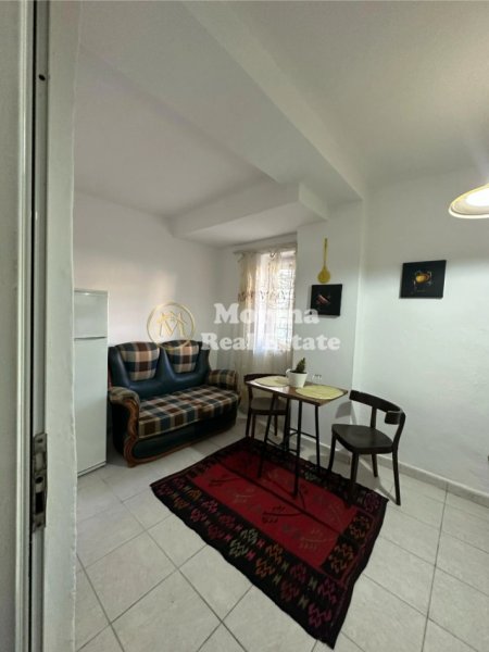 Tirane, jepet me qera apartament 1+1 Kati 1, 55 m² 350 € (Brryli)