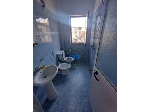 Jepet me qira Apartament tek Zjarrfikësja , Durrës.