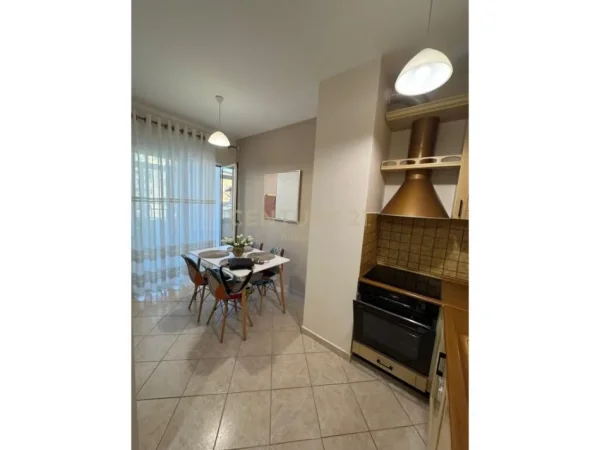 Tirane, jap me qera apartament 2+1+2 , 105 m² 750 € (Komuna e Parisit)