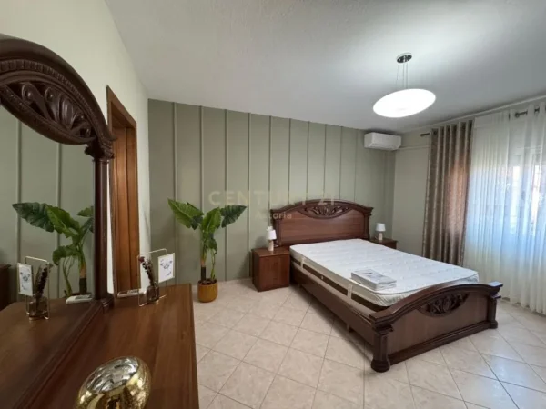 Tirane, jap me qera apartament 2+1+2 , 105 m² 750 € (Komuna e Parisit)