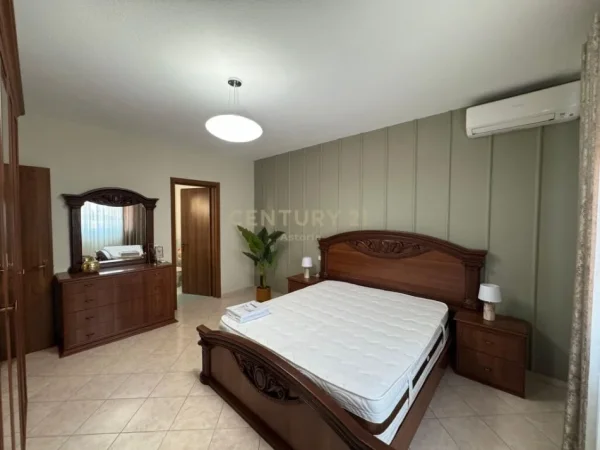 Tirane, jap me qera apartament 2+1+2 , 105 m² 750 € (Komuna e Parisit)