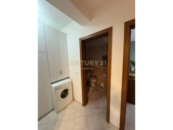 Tirane, jap me qera apartament 2+1+2 , 105 m² 750 € (Komuna e Parisit)