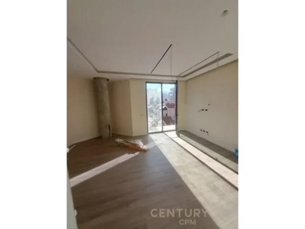 Tirane, jap me qera zyre , 115 m² 1.600 € (Komuna e Parisit)