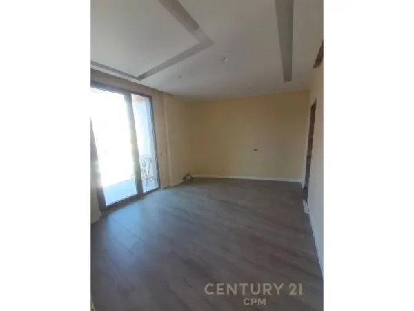 Tirane, jap me qera zyre , 115 m² 1.600 € (Komuna e Parisit)