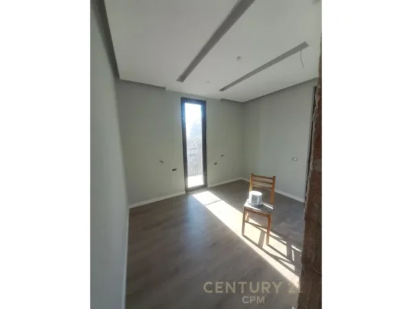 Tirane, jap me qera zyre , 115 m² 1.600 € (Komuna e Parisit)