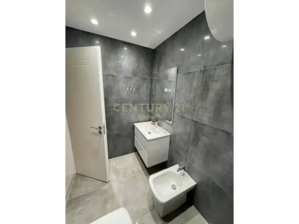 Tirane, jap me qera apartament 2+1+2 , 91 m² 650 € (Kodra e Diellit)