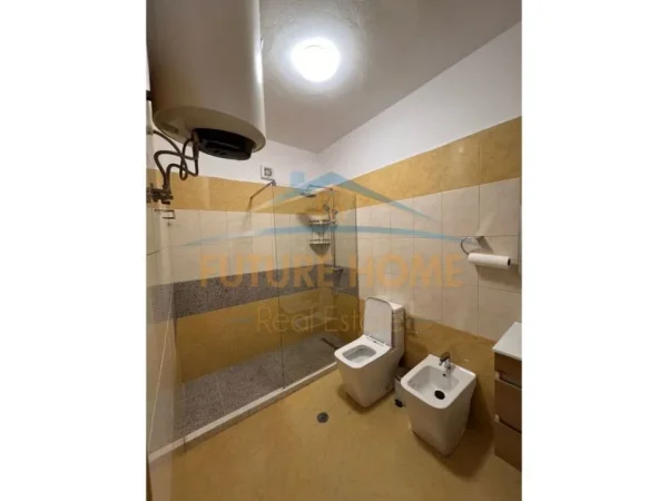 Tirane, jepet me qera apartament 1+1 Kati 6, 72 m² 500 € (Ish Parku i Autobuzave)