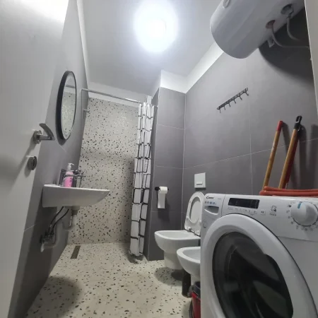 Tirane, jap me qera apartament 1+1+parkim, Kati 7, 61 m² 400 € (Univers City)