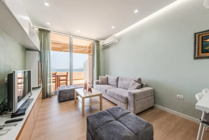 Vlore, jepet me qera apartament 1+1+Ballkon , 97 m² 800 € (Lungomare)