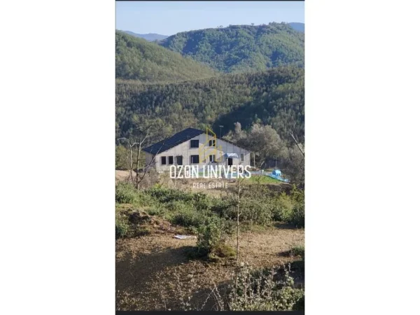 Tirane, shitet toke , 20.000 m² 400.000 € (Vishnje)