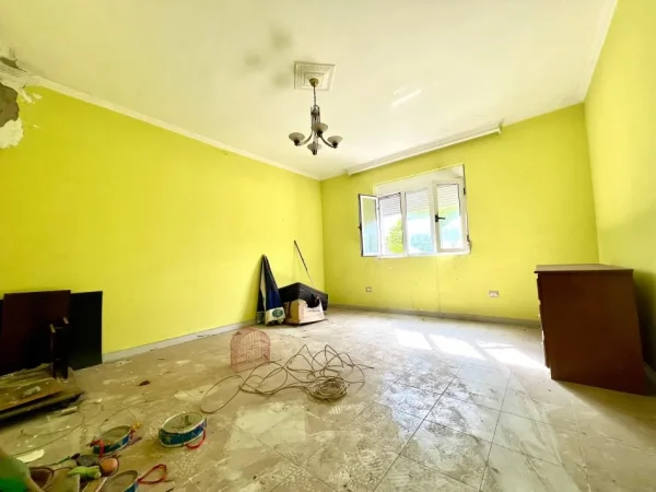 Vlore, shitet shtepi 2+1 , 500 m² 130.000 € (Stacioni trenit)