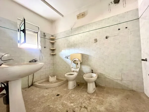 Vlore, shitet shtepi 2+1 , 500 m² 130.000 € (Stacioni trenit)