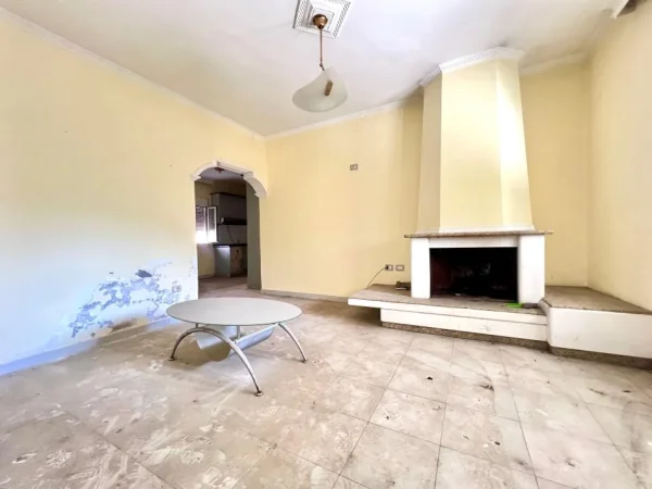 Vlore, shitet shtepi 2+1 , 500 m² 130.000 € (Stacioni trenit)