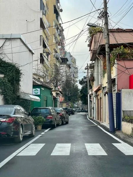 Tirane, jepet me qera dyqan Kati 0, 9 m² 180 € (rruga islam alla)