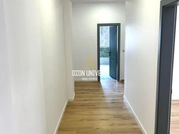 Tirane, jepet me qera zyre Kati 4, 120 m² 1.200 € (Blloku)
