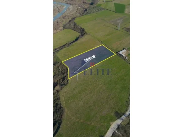 Tirane, shitet toke , 8.000 m² 450.000 € (Arbane)