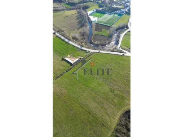 Tirane, shitet toke , 8.000 m² 450.000 € (Arbane)