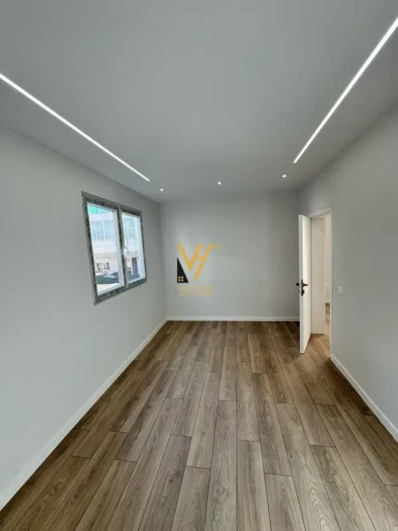 Tirane, shitet apartament 1+1+Ballkon Kati 4, 76 m² 125.000 € (KODRA E DIELLIT)
