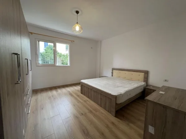 Tirane, jepet me qera 2+1 Kati 4, (qytet studenti)