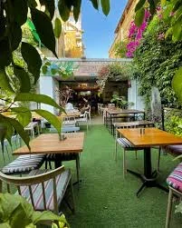 Tirane, JEPET ME QERA LOKAL-PARK FEMIJESH KATI 0, SIP. 1.000 m² (teodor keko)