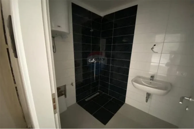 Tirane, jepet me qera zyre Kati 8, 80 m² 600 € (Parku Olimpik)