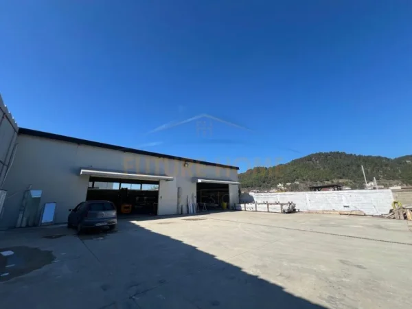 Kapanon me Qera, Vaqarr, Tiranë