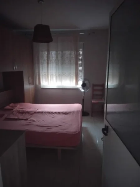 Tirane, jepet me qera apartament 1+1 Kati 1, 400 € (rruga e elbasanit)